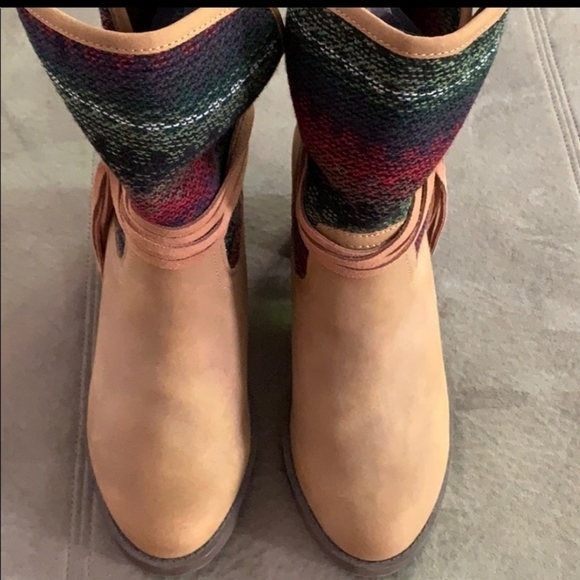 🔆🔅 NWOT TASSEL FLANNEL BOOTS - Picture 2 of 15